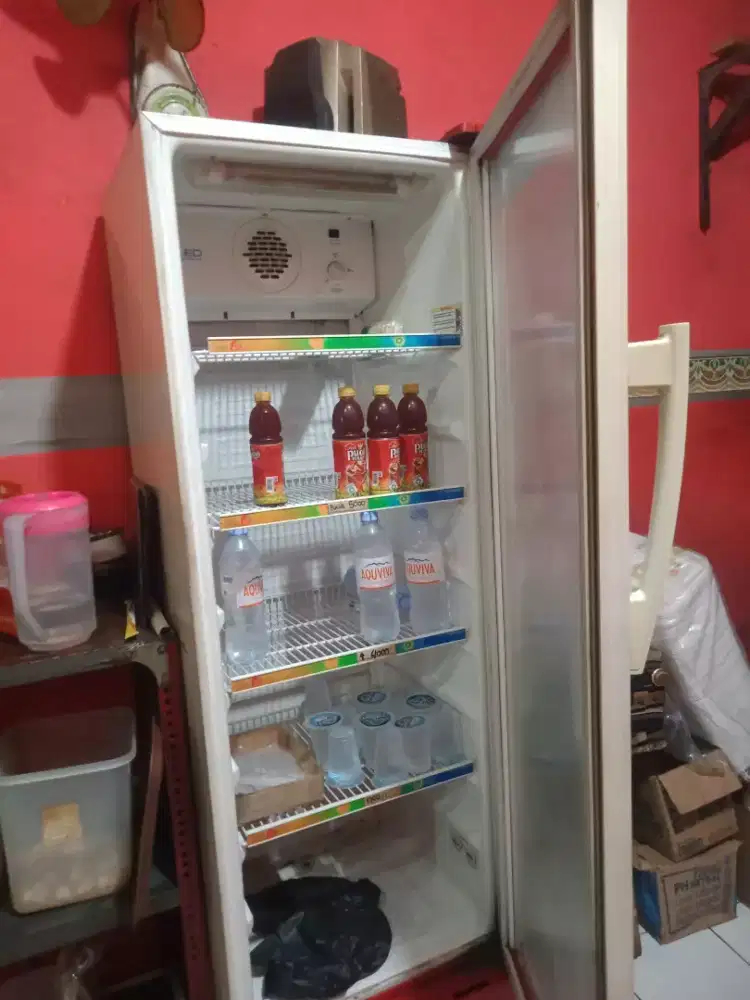 Show case kapasitas besar dingin normal