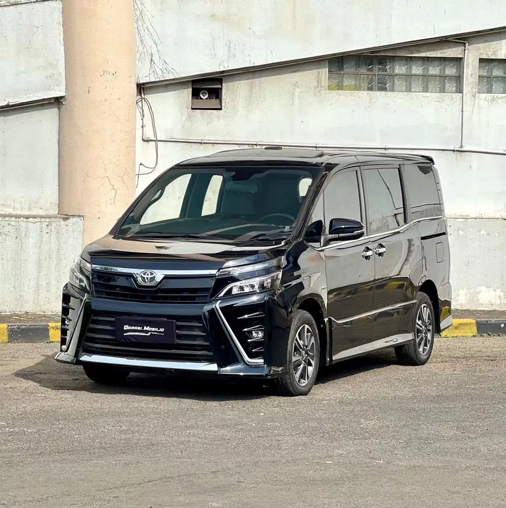 Toyota Voxy 2.0 AT 2021 / Odo 30rbu Kilometer
