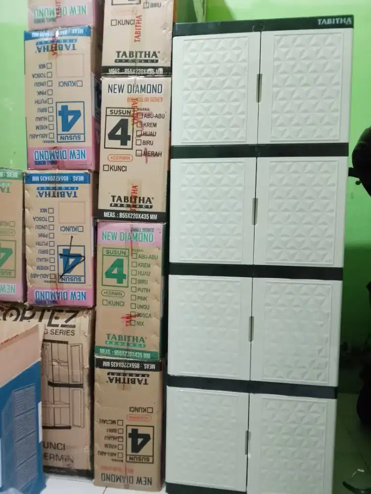 Lemari pakaian 4 susun