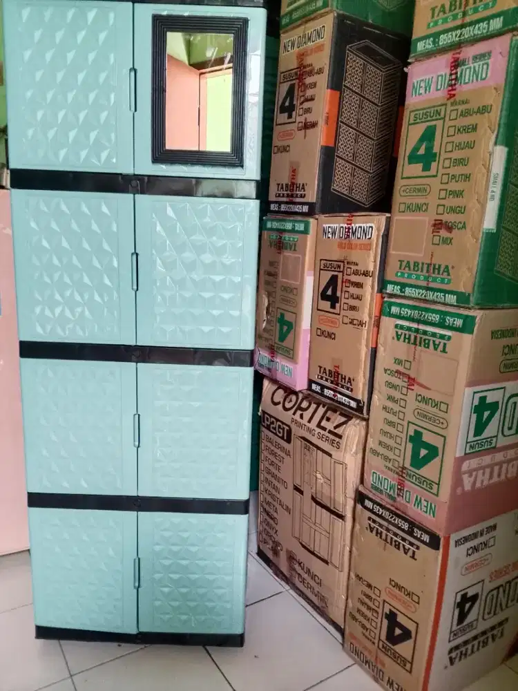 Lemari pakaian 4 susun kaca