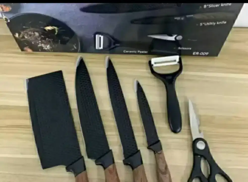 satu set pisau dapur