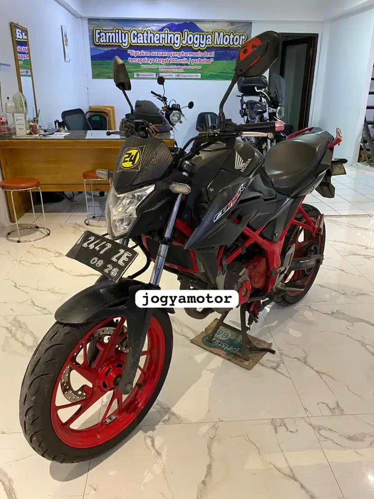 (A) Honda CB150R StreetFire Tahun 2016