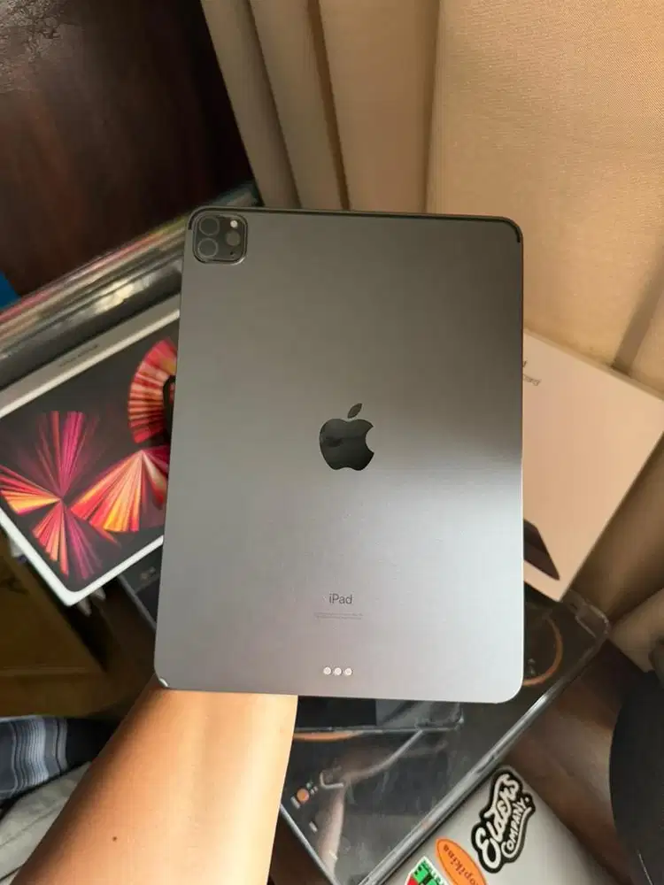 ipad pro gen 3 M1 128gb wifi only + apple magic keyboard