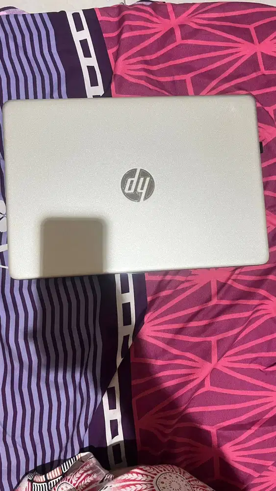 HP ram 8gb i5 penyimpan 500gb baru 1 th, jarang dipake mulus 99%
