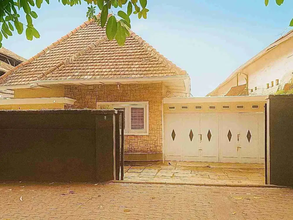 Dijual Rumah Dan Pabrik Batik Terawat Surakarta