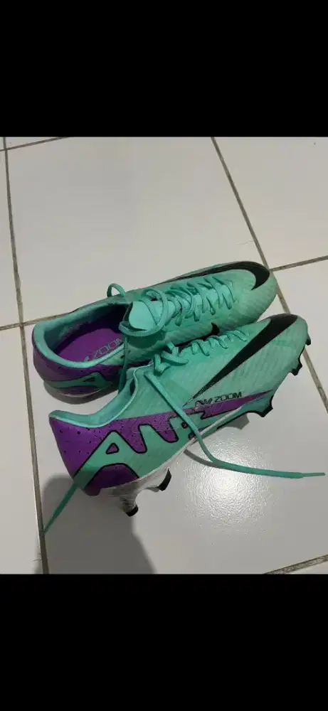 Sepatu bola Nike air zoom