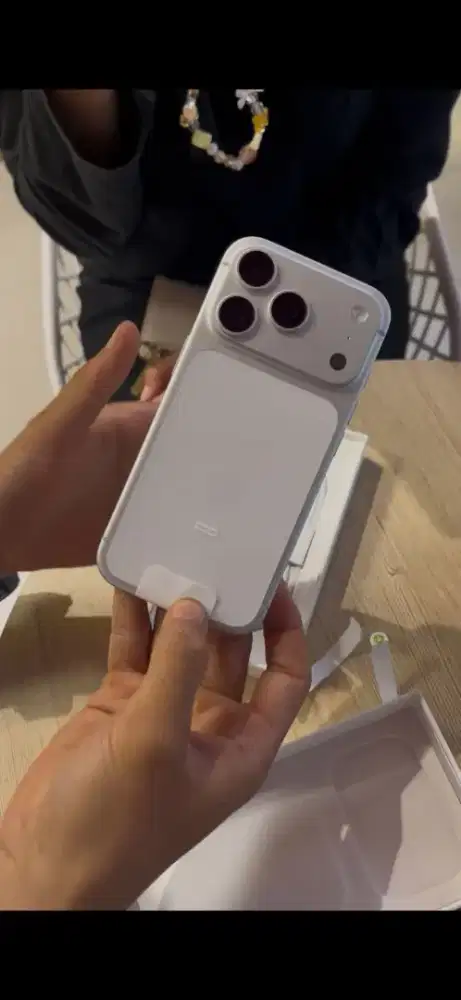 IPHONE 16 PRO 256 SILVER