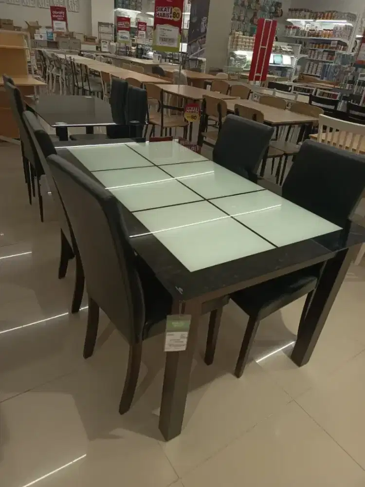 Set meja makan Sheldon