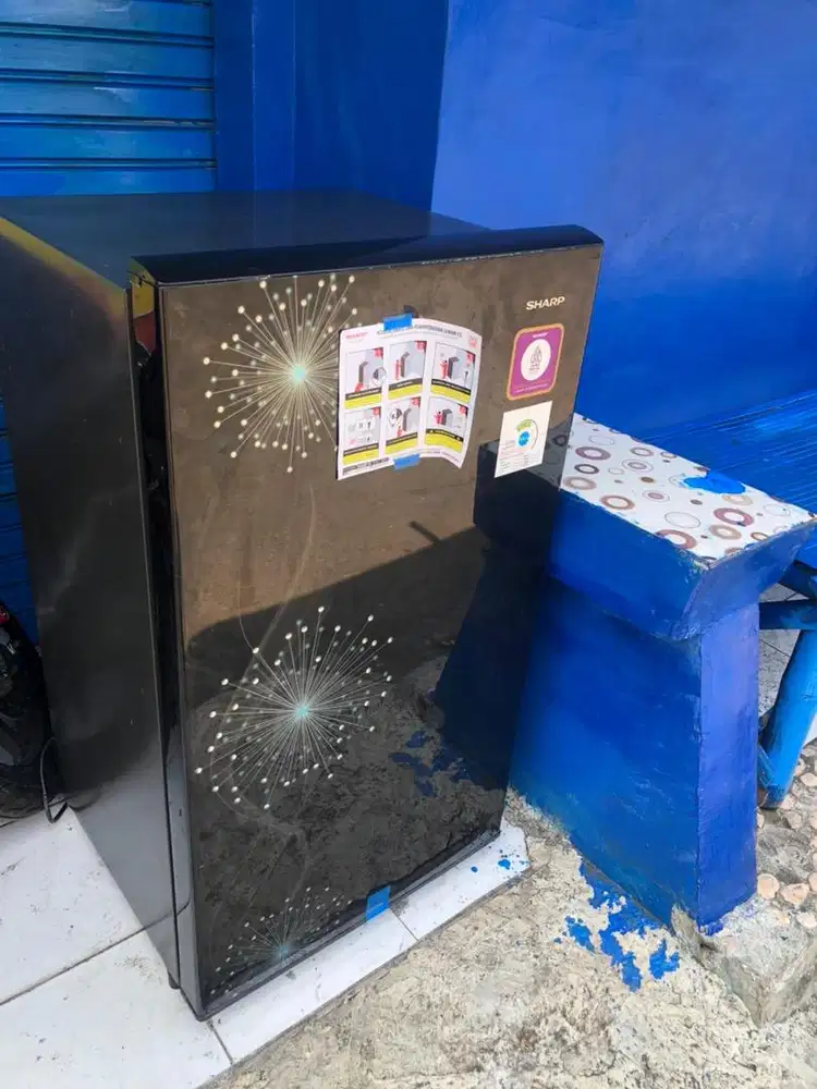 Kulkas sharp mulus kayak baru