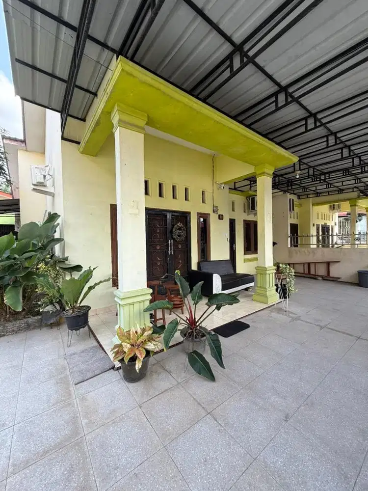 Rumah di Pinggir Jalan Hotmik