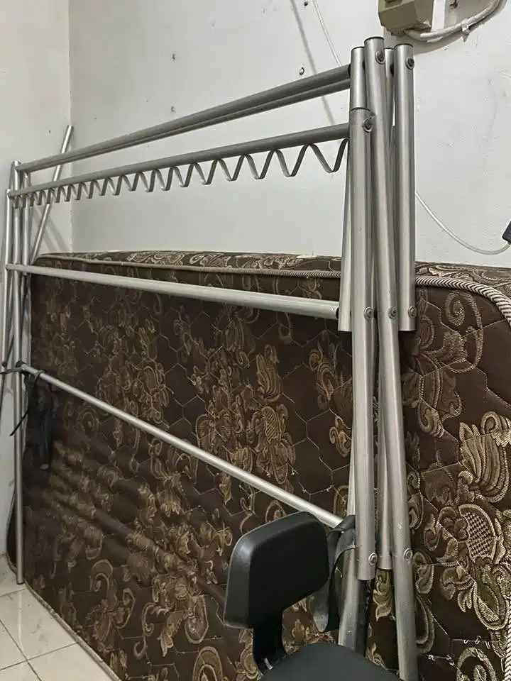 Jemuran dan Kasur Bekas
