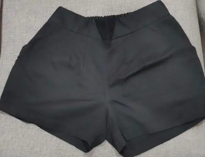 Celana Pendek Hitam