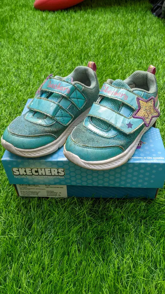 Sepatu Skechers Anak Perempuan Usia 4 Tahun