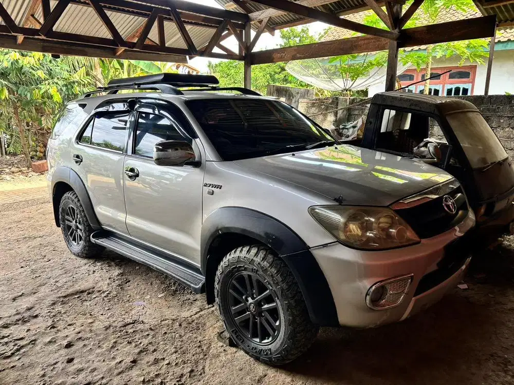 Fortuner 2.7 V AT 4x4 Tahun 2005