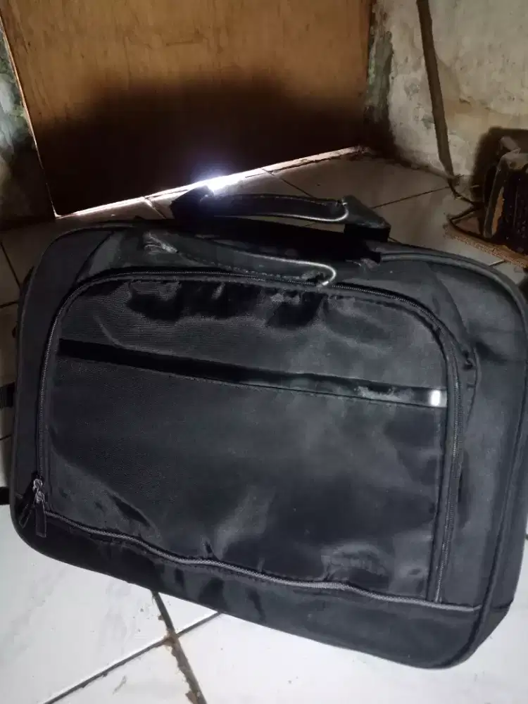Jual tas laptop merek Toshiba ukuran 14 inc bagus