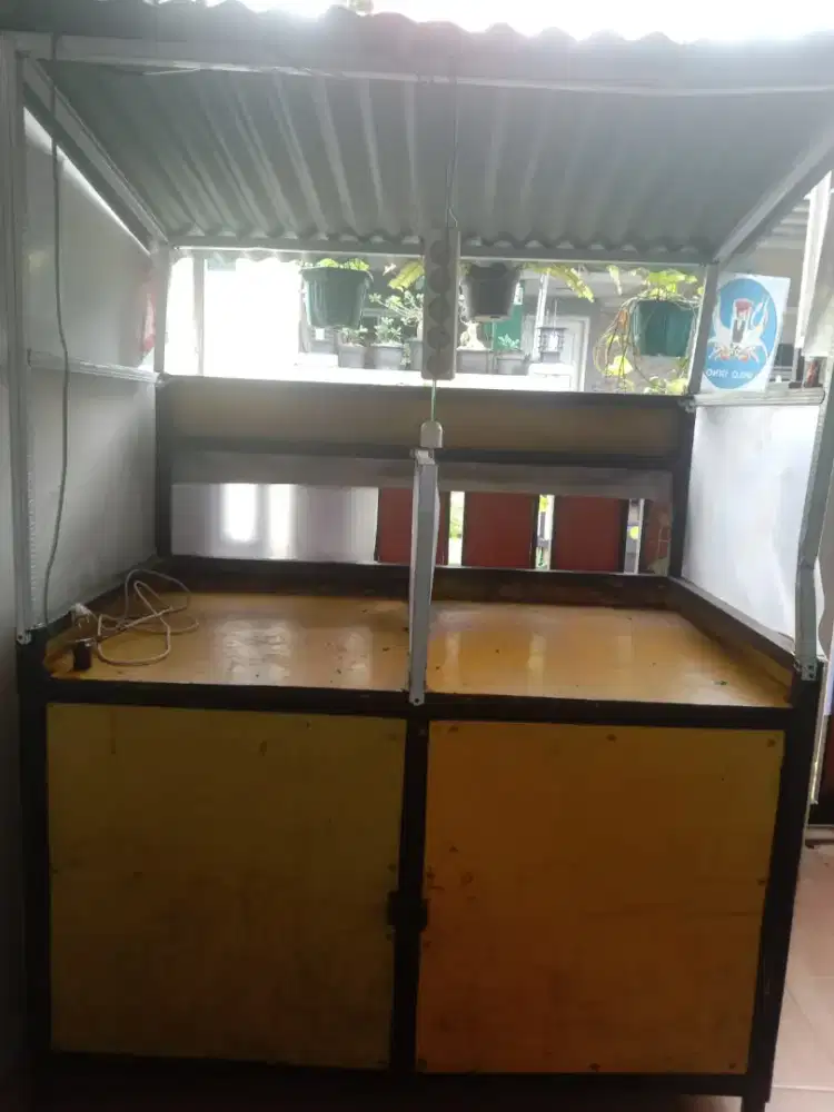 Meja usaha rangka dari besi