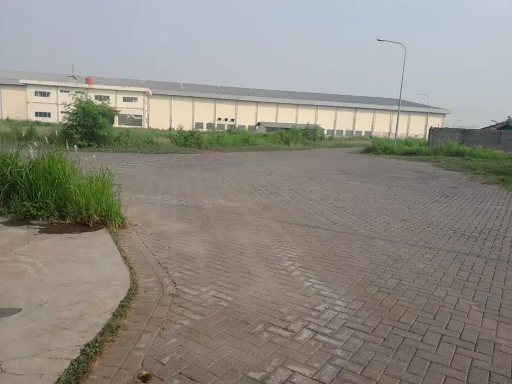 Gudang Logistik Strategis pinggir jalan raya Pantura Cikarang