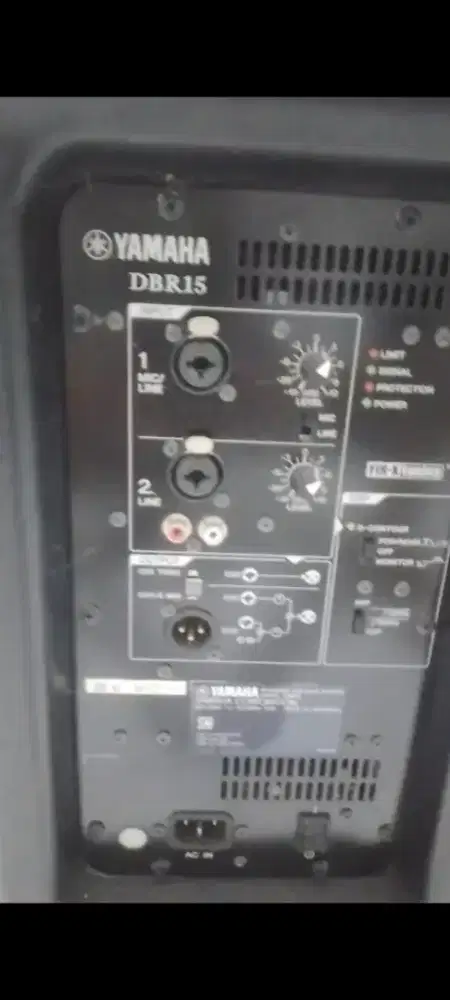 Speaker YAMAHA DBR15 2 unit