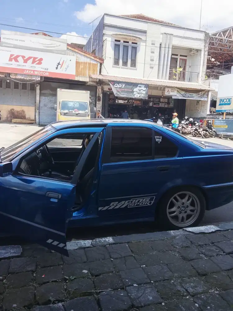 BMW 320i 1993 Bensin