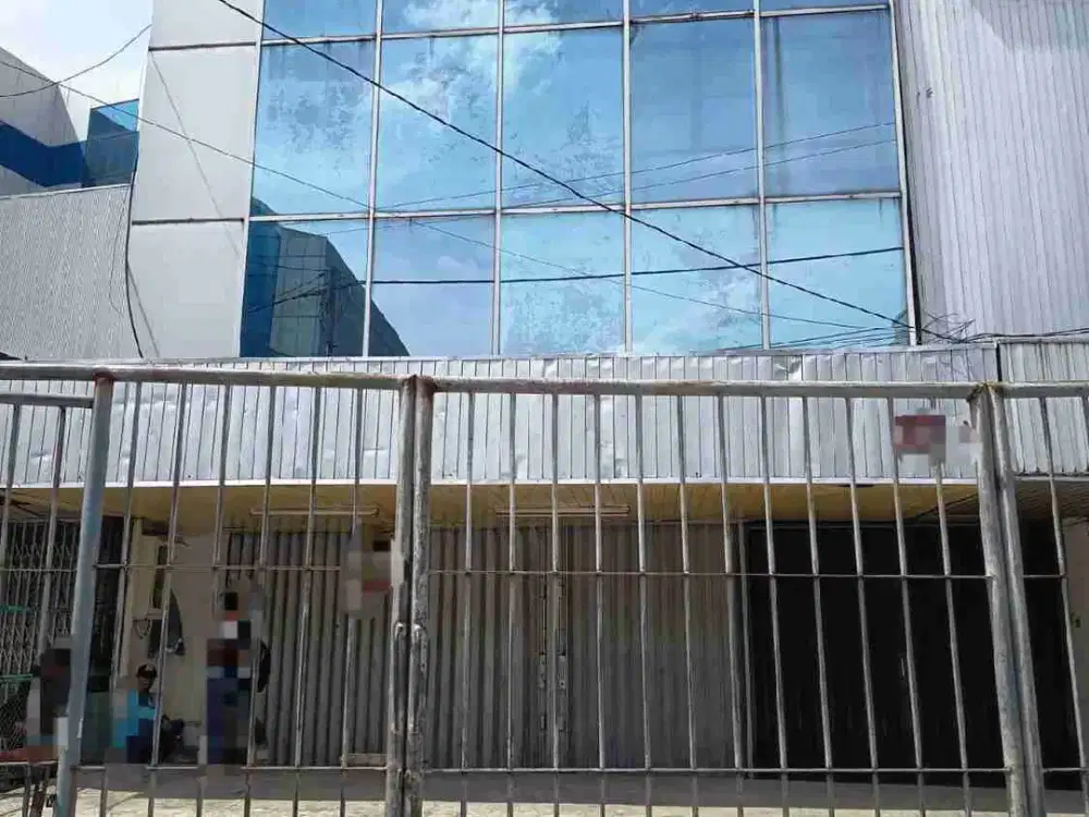 RUKO SEWA DI PINGGIR JALAN UTAMA RAMAI DI PASAR BARU, JAKARTA PUSAT