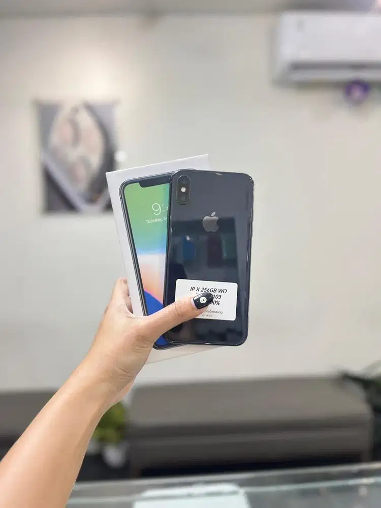 Iphone X 256GB fullset mulus nominus bergaransi terima tt cod kredit