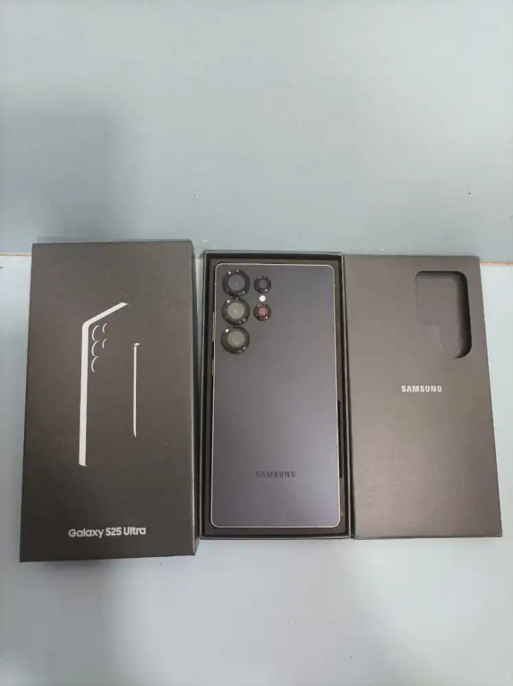 Samsung S25 Ultra 12/512. Sein