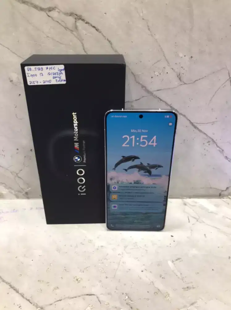 Di jual HP IQOO 13 BMW MOTORSPORT RAM 12GB ROM 256GB