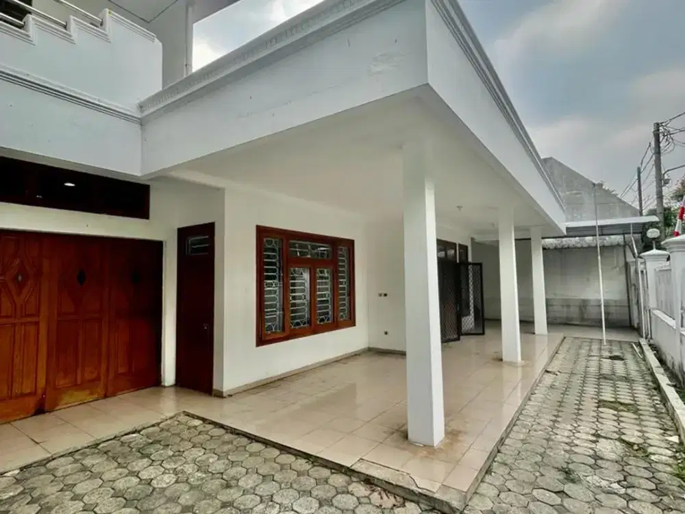 RUMAH SIAP HUNI DI CIPETE UTARA, KEBAYORAN BARU — LT 400 m², 5KT, LOKASI STRATEGIS DEKAT MRT