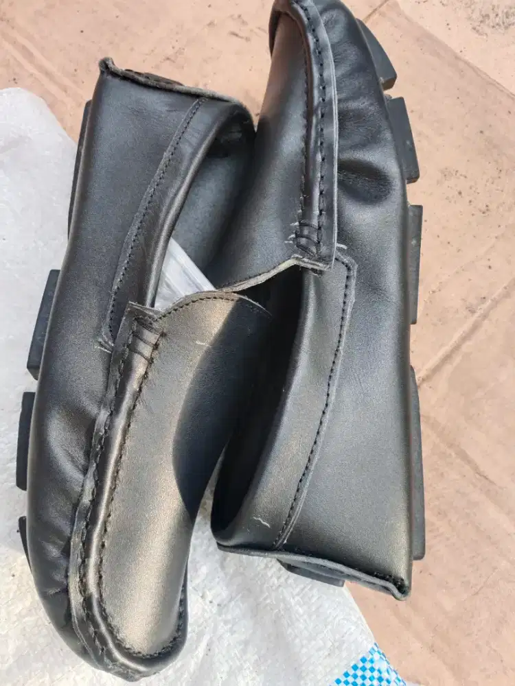 Sepatu lv louis vuitton gucci valentino garavani hermes tods salfatore