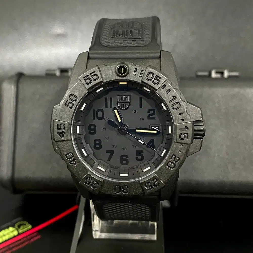 Luminox Navy Seal XS.3501.BO.F 45mm Blackout Carbon Rubber Quartz