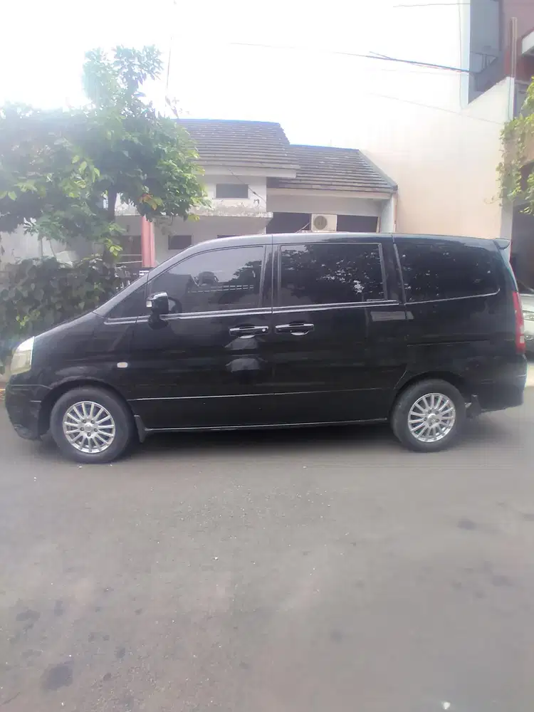 Nissan Serena 2010 Bensin