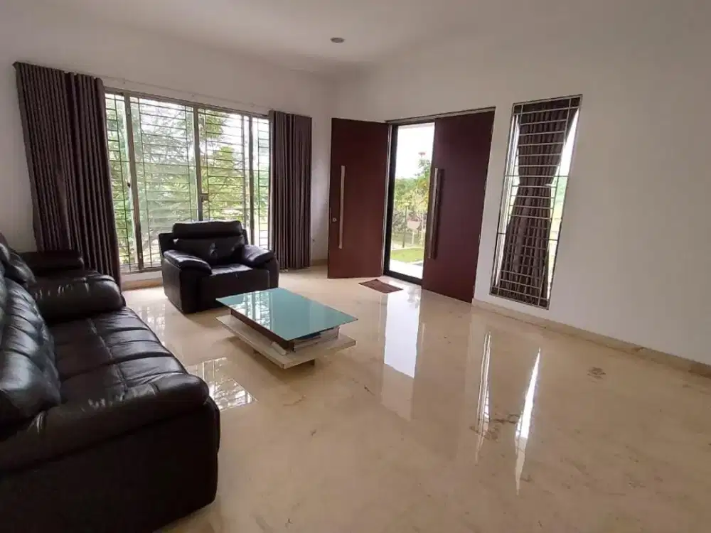 sewa rumah golf island PIK uk 12x25m ada kolam renang