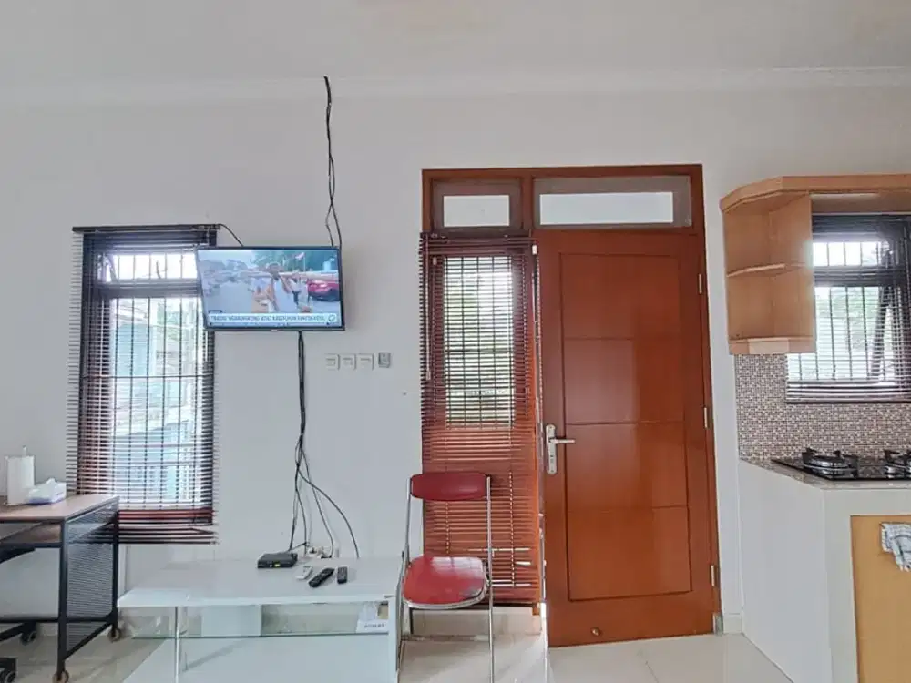 DISEWA RUMAH 2 LANTAI BULANAN BAGUS FURNIS HARGA NEGO SENTUL CITY SSR915