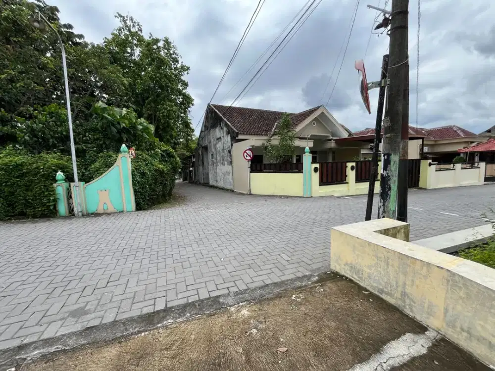 Selangkah ke UGM Jakal km 8: Tanah Jogja dijual Siap AJB