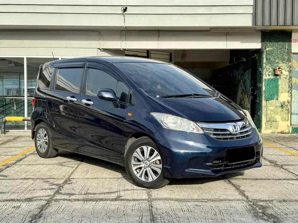 HONDA FREED 1.5 SD 2012