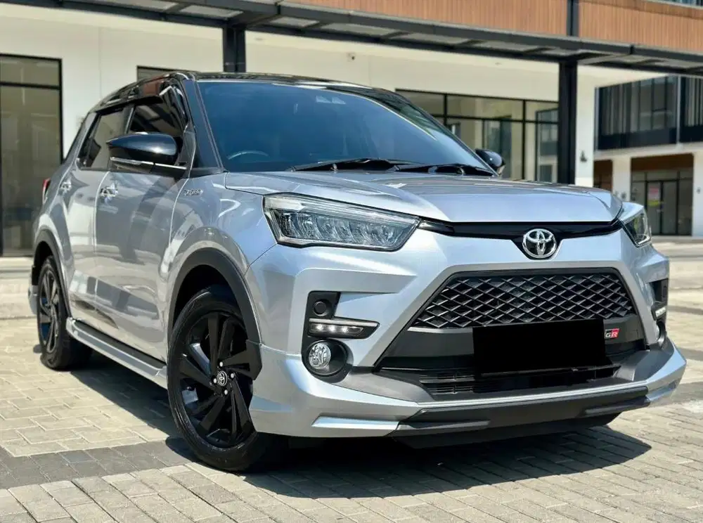 (KM 21 RIBU) TOYOTA RAIZE 1.0T GR TSS TWO TONE AT 2022 HITAM SILVER
