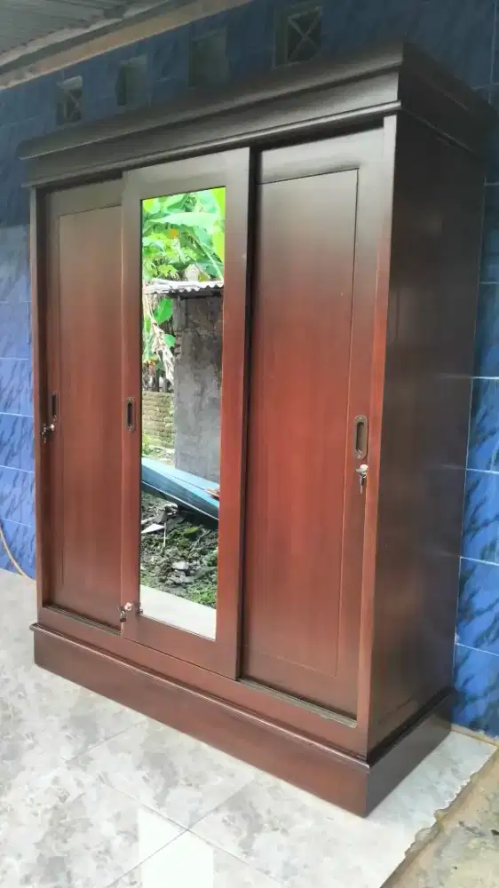 Lemari tiga pintu sliding jati