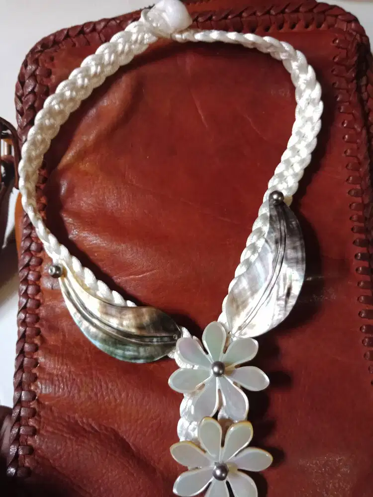 Kalung Fashion Unik dari Kulit Kerang