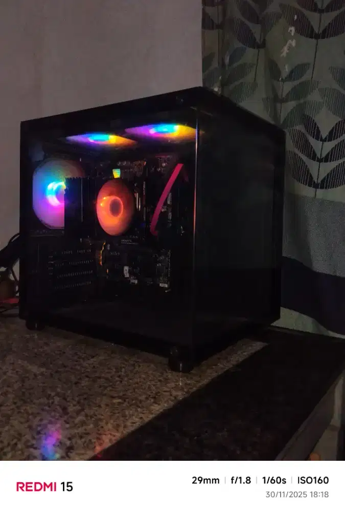 PC Gaming Cakep — Casing Aquarium — RAM 16GB — Siap pakai