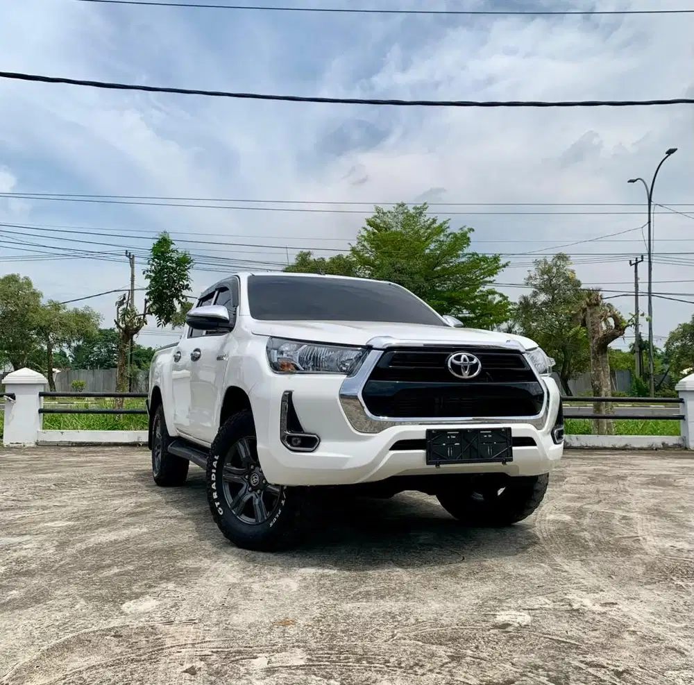 Toyota Hilux DC 2.4 G (4x4) MT 2023