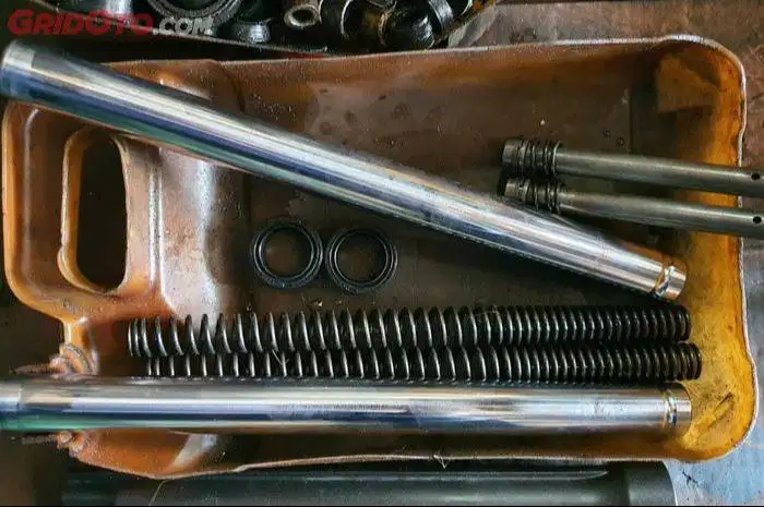 Service Shock Depan Motor