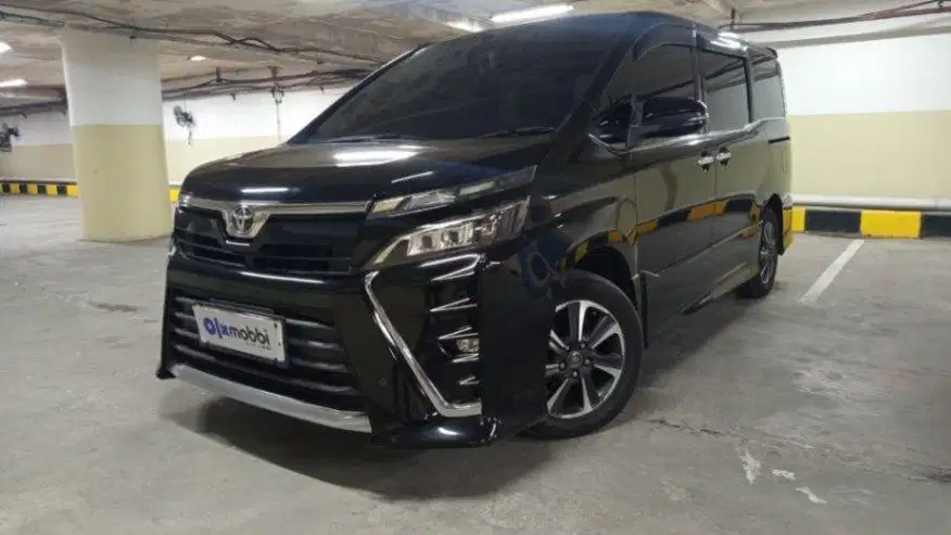 DP Rendah  12JT Toyota Voxy 2.0 Bensin-AT 2018 Hitam