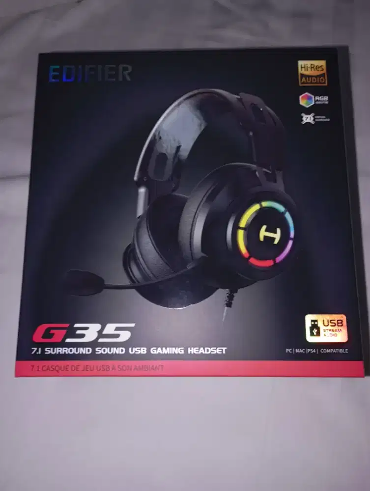 Dijual headset Edifier. Hadiah juara main bola, kondisi baru.