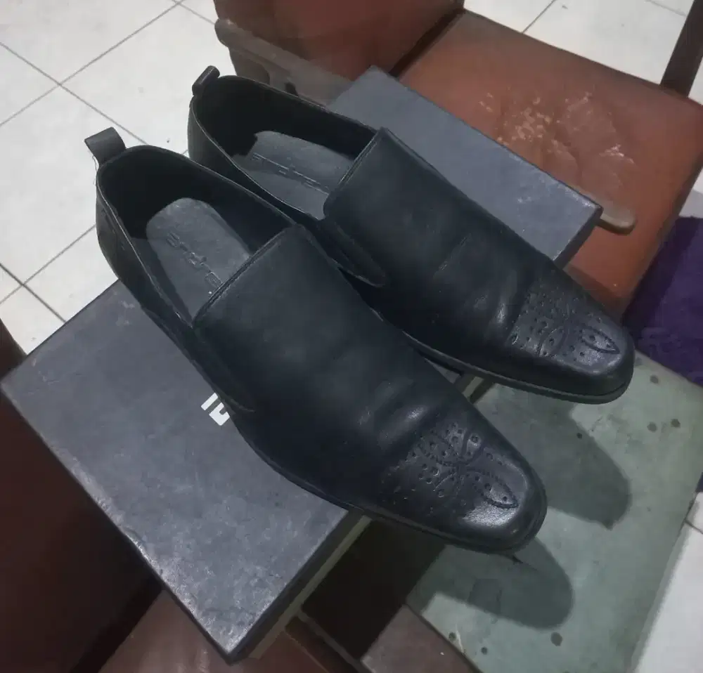 Sepatu kerja slip on merk Andrew no.41