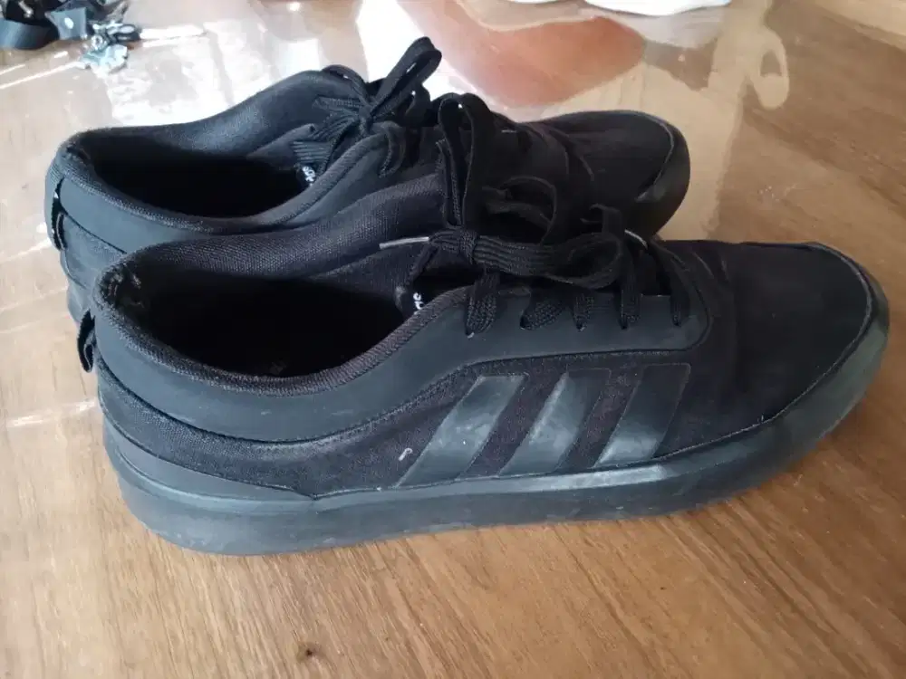 Adidas Futurevulc Lifestyle Black, Size 44, masih bagus, COD Cijantung