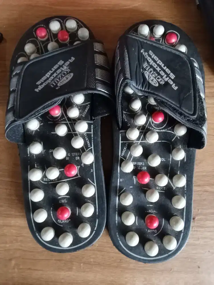 Kozuii Reflexology sandal , size M dan L, masih bagus