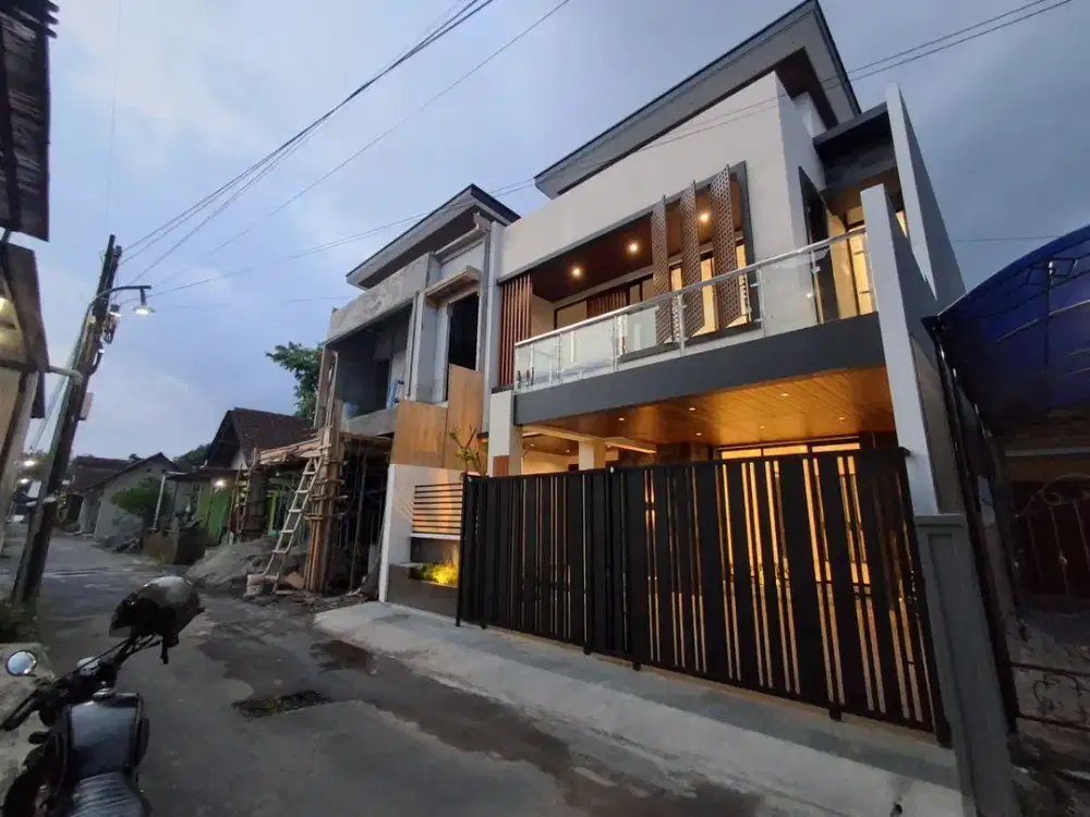 RUMAH MEWAH ADA PRIVATE POOL, HANYA 3 MENIT DARI MONJALI DI JL. PALAGAN