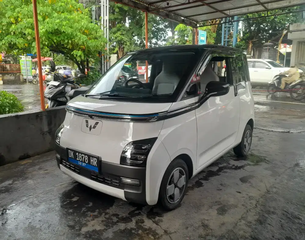 Km 18.000 Wuling Air Ev long range 2022 asli bali gress
