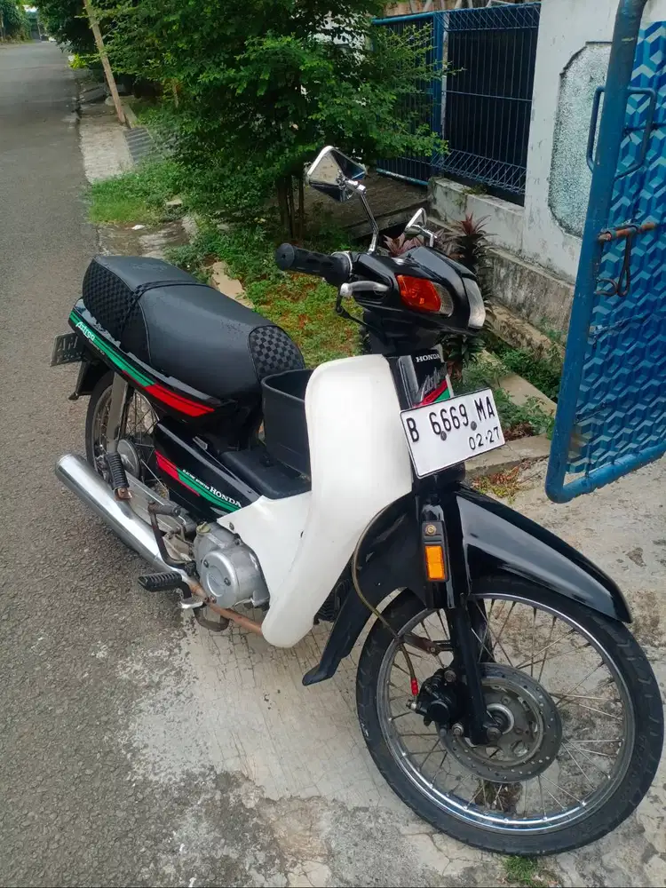 Dijual Honda legenda 2 bulus, sangat mulus