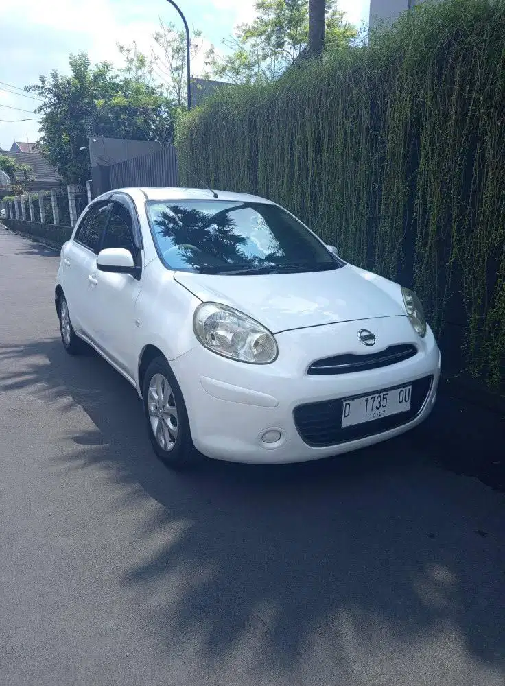 Nissan march  xs 1.2 matic 2012